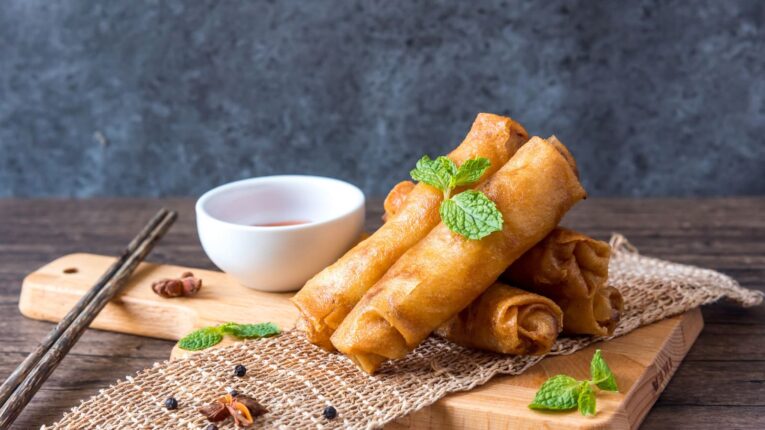 cách chiên chả giò đông lạnh